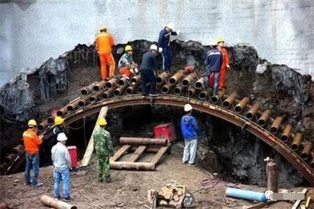 光山隧道钢花管支护案例